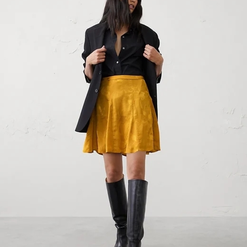 Banana Republic Gold Women's Skater Mini Skirt